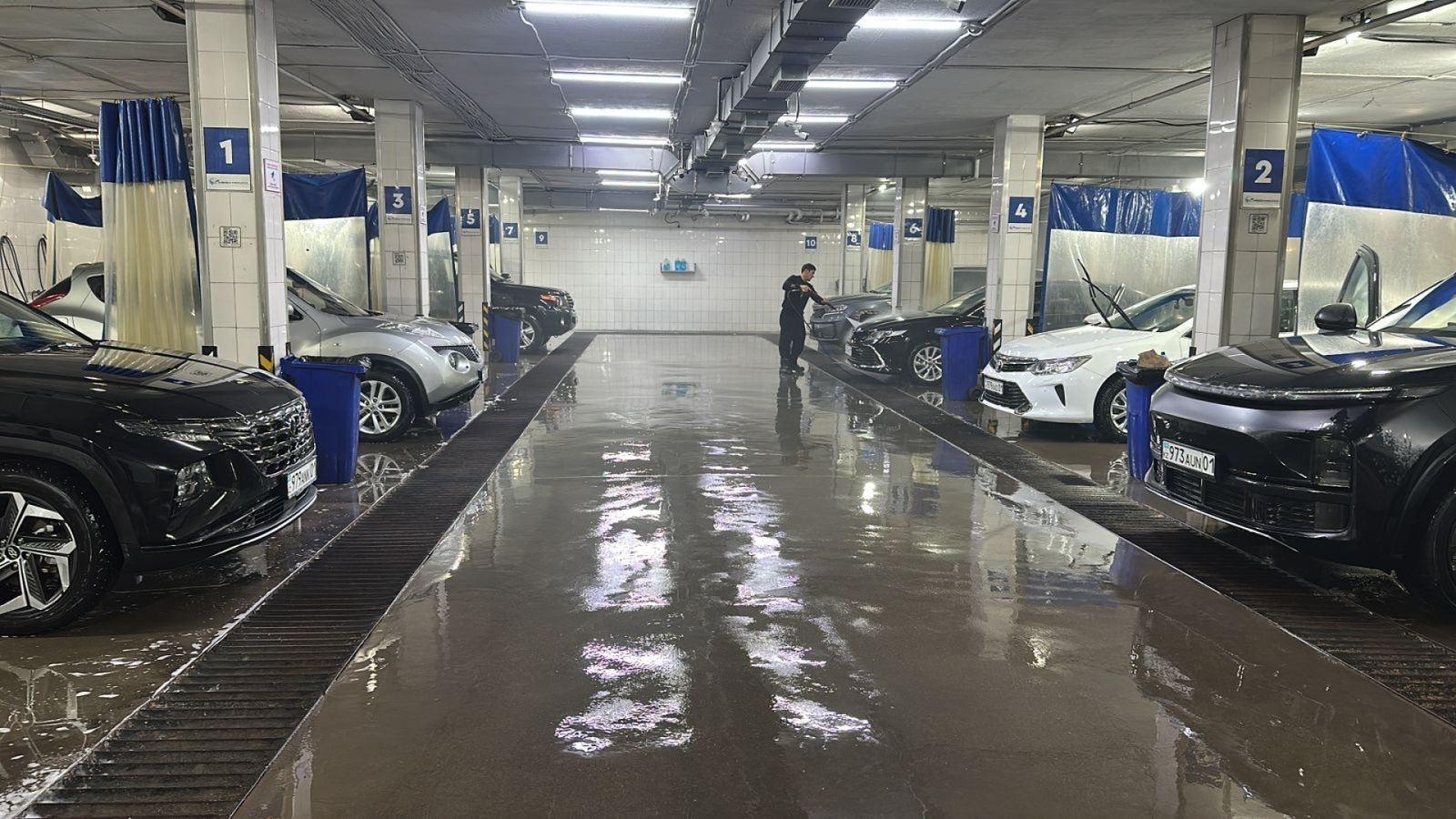 Моечный зал MEGA МОЙКА — десять боксов в работе